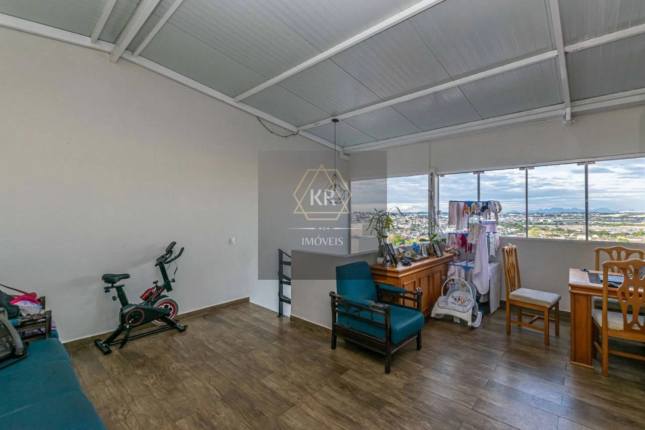 3-bedroom house with floor-to-ceiling windows — photo 13