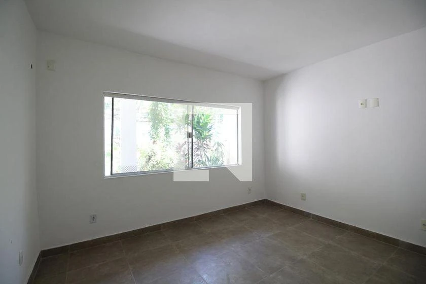 Rental house with 4 bedrooms and 340 m² — photo 38