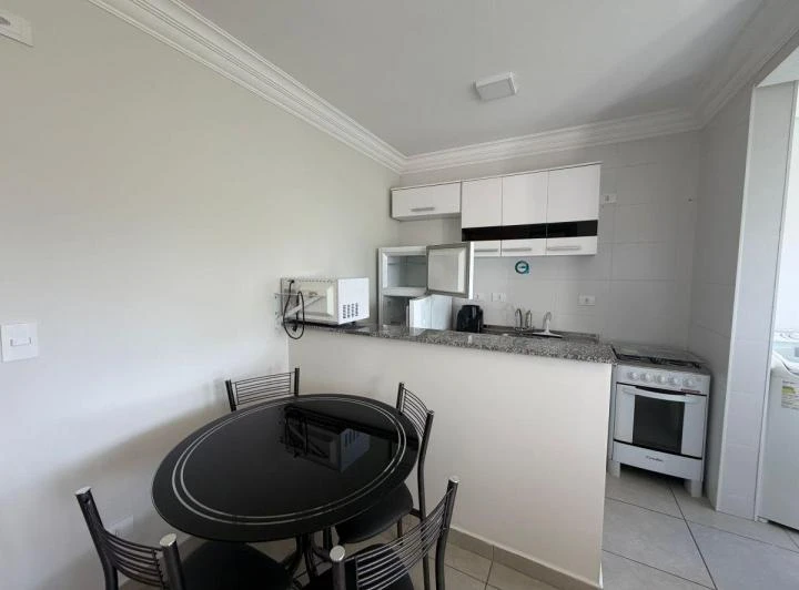 Apartamento mobiliado de 1 quarto com banheiro privativo — photo 4