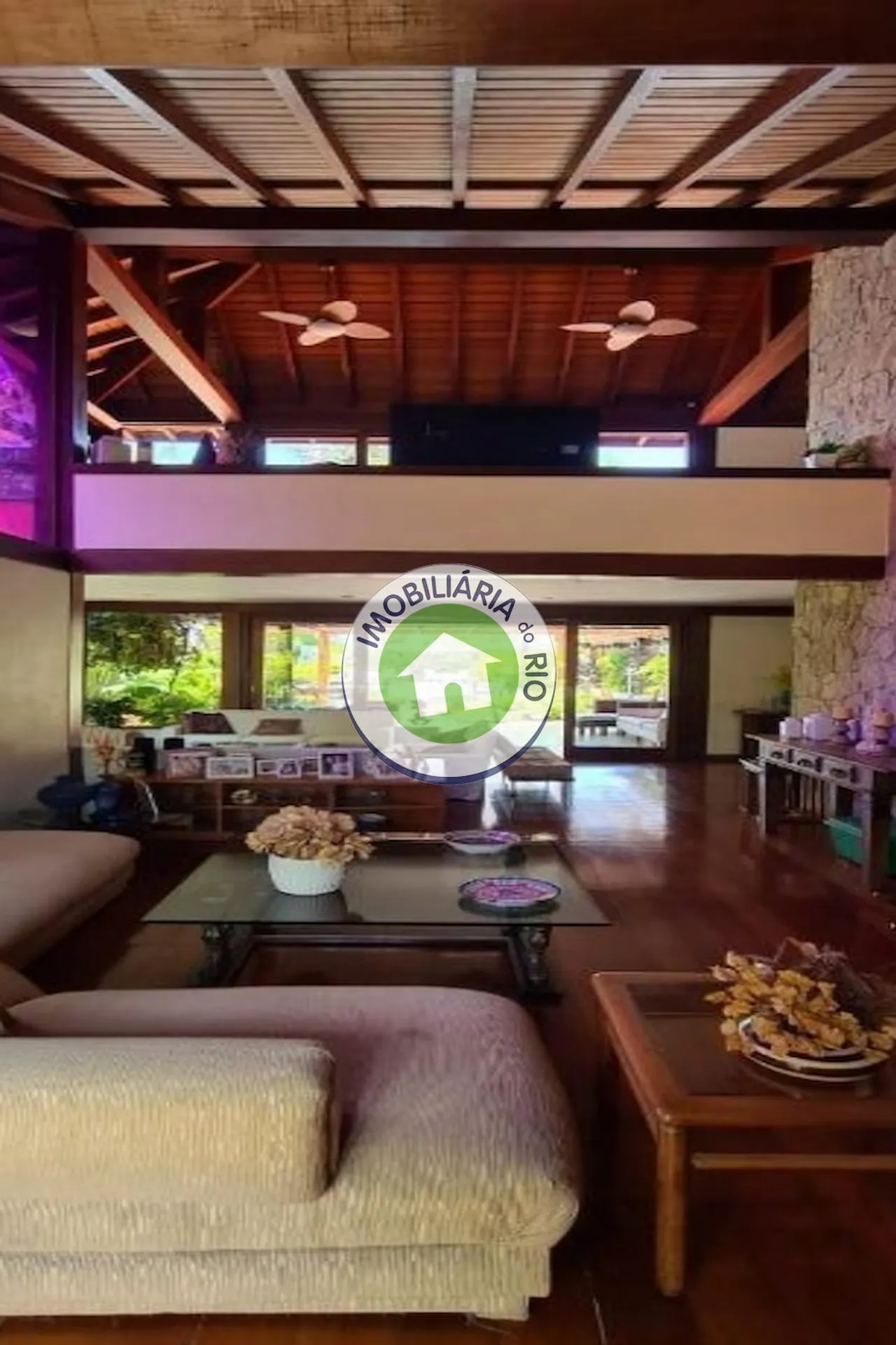 House with a balcony, 5 bedrooms and 5 bathrooms — photo 16