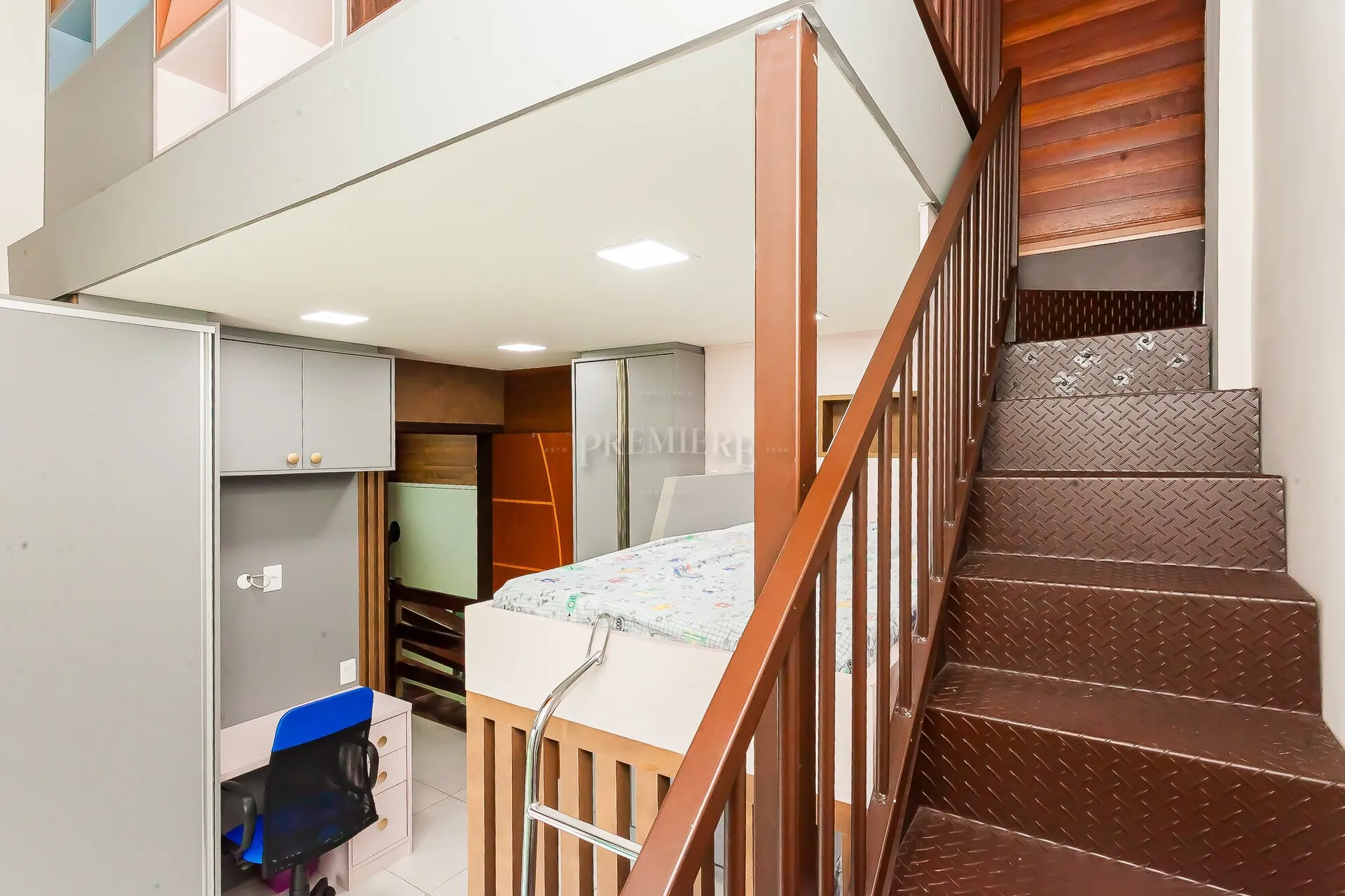 House with 4 bedrooms, 1 en-suite, 4 bathrooms — photo 24