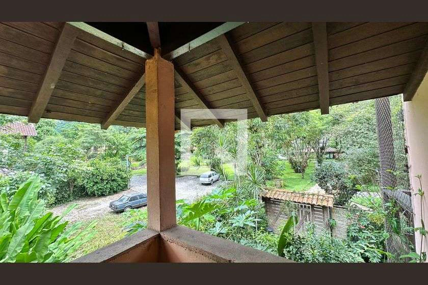 Casa com 5 quartos e cozinha aberta de 300 m² — photo 11