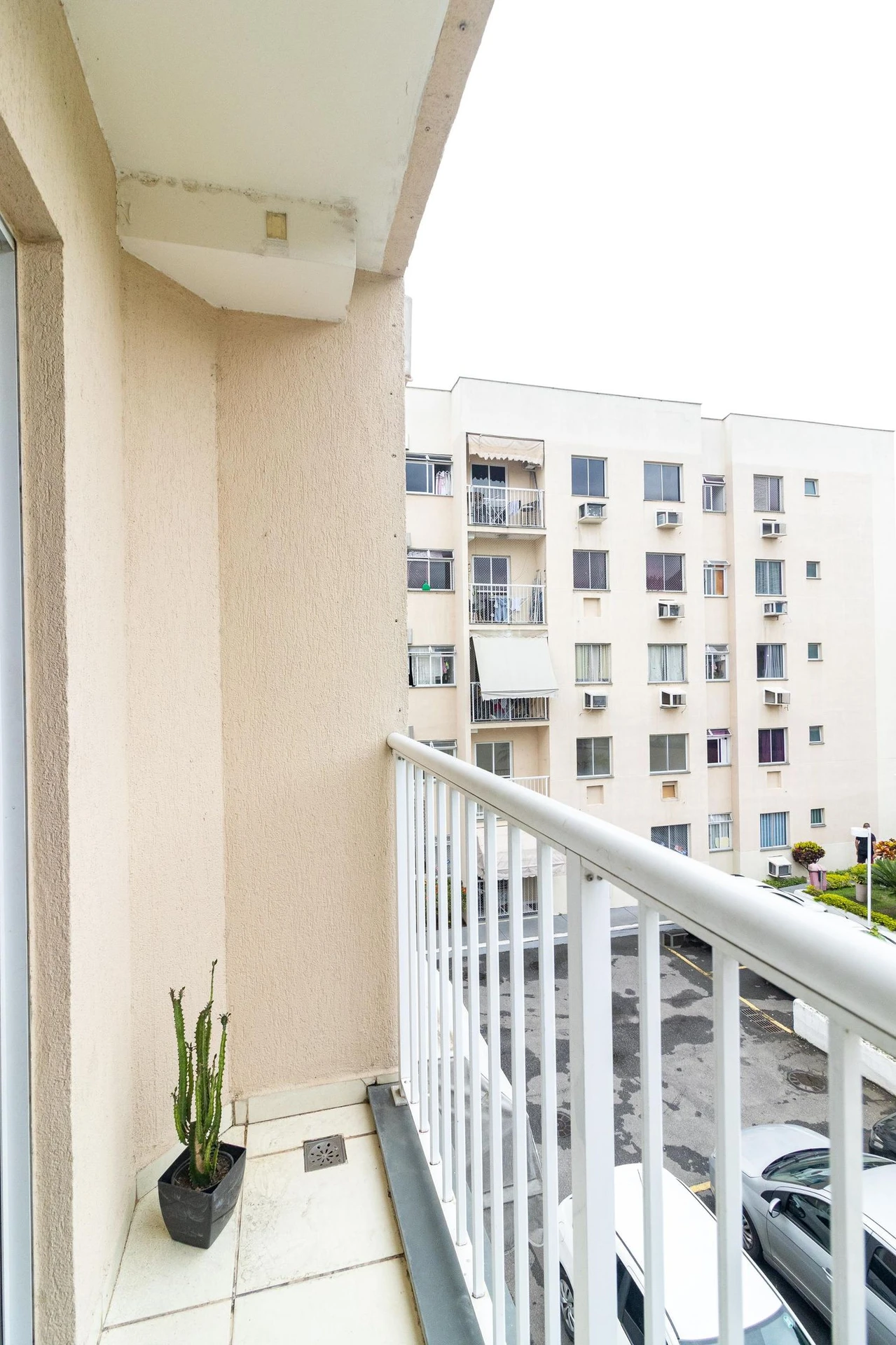 Furnished 2-bedroom apartment with balcony — photo 46