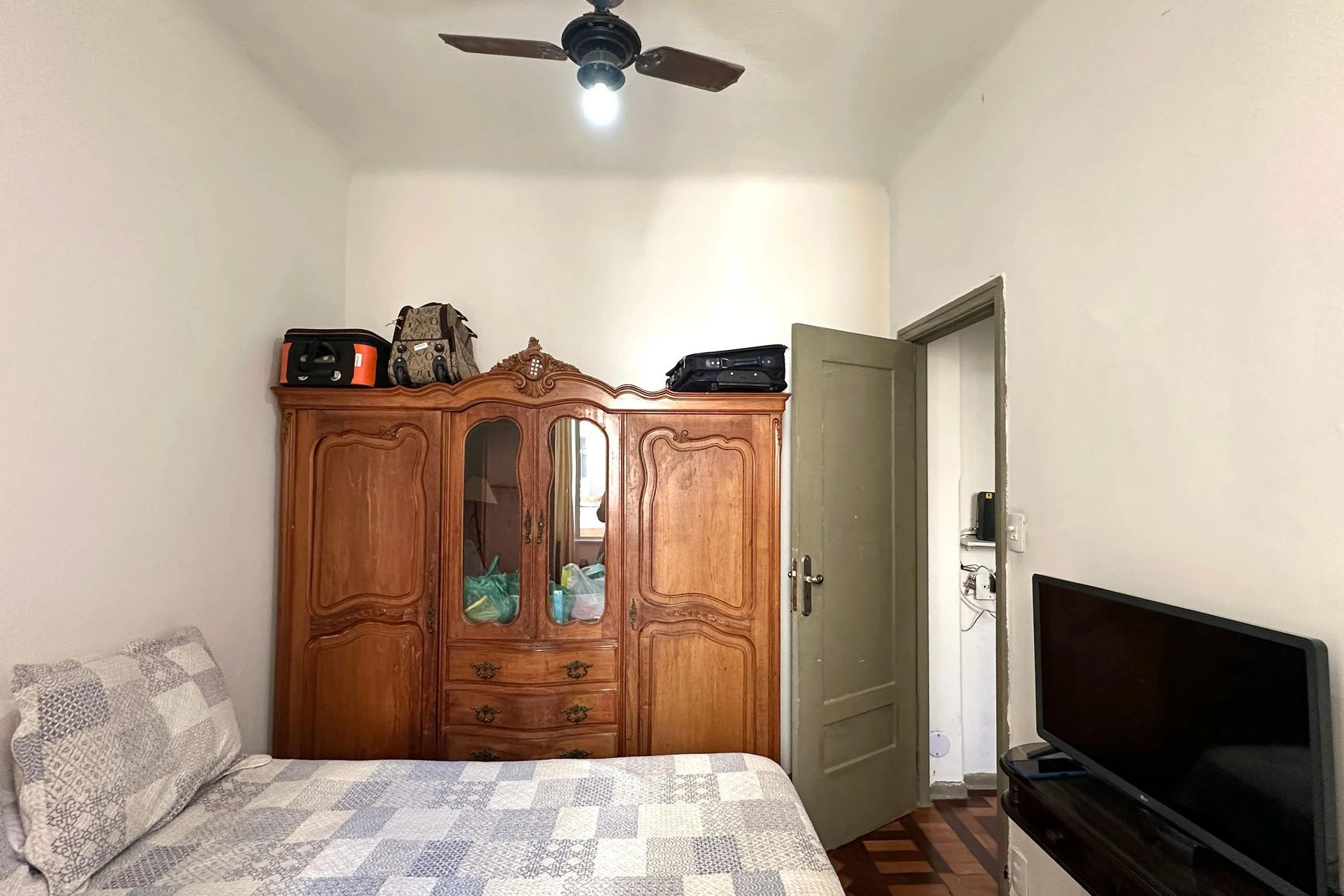 Furnished apartment with 3 bedrooms and a balcony — photo 30