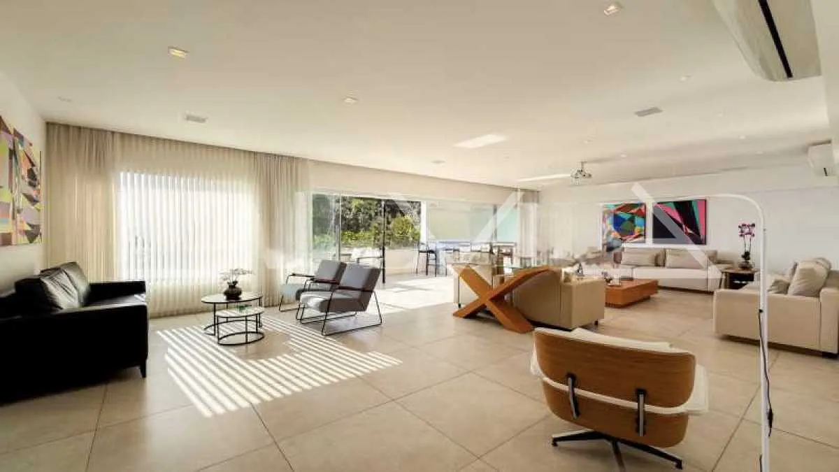 Furnished residential apartment with 4 en-suite bedrooms — photo 10