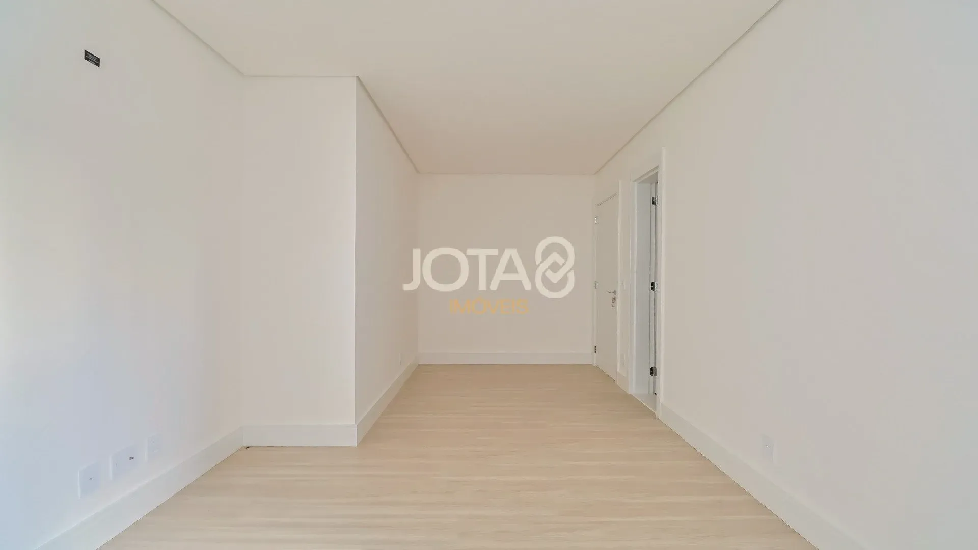 Квартира з 3 спальнями-сюїтами 193 м² і 4 паркомісця — photo 32