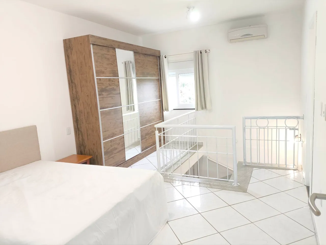 One-bedroom apartment in a building with a pool — photo 4