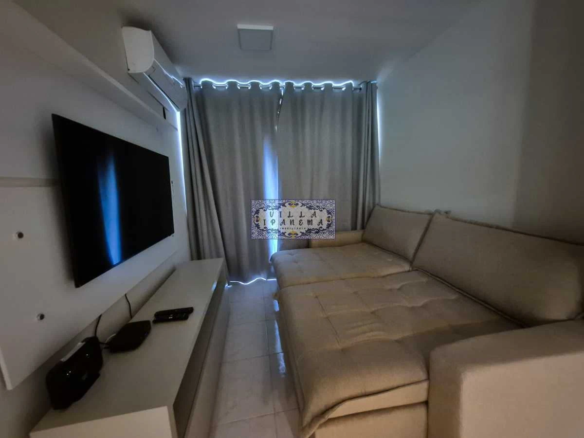 45 m² apartment with 1 en-suite bedroom and balcony — photo 4