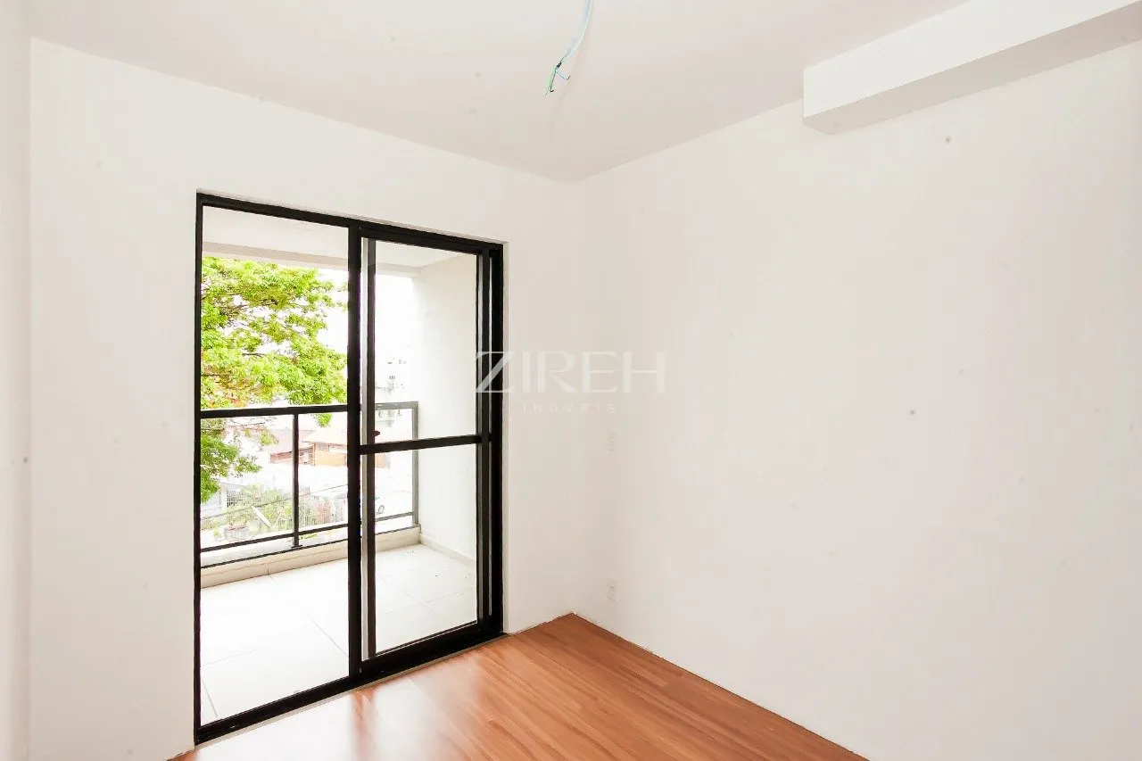 2-bedroom apartment with wood or laminate floors in Curitiba — photo 6