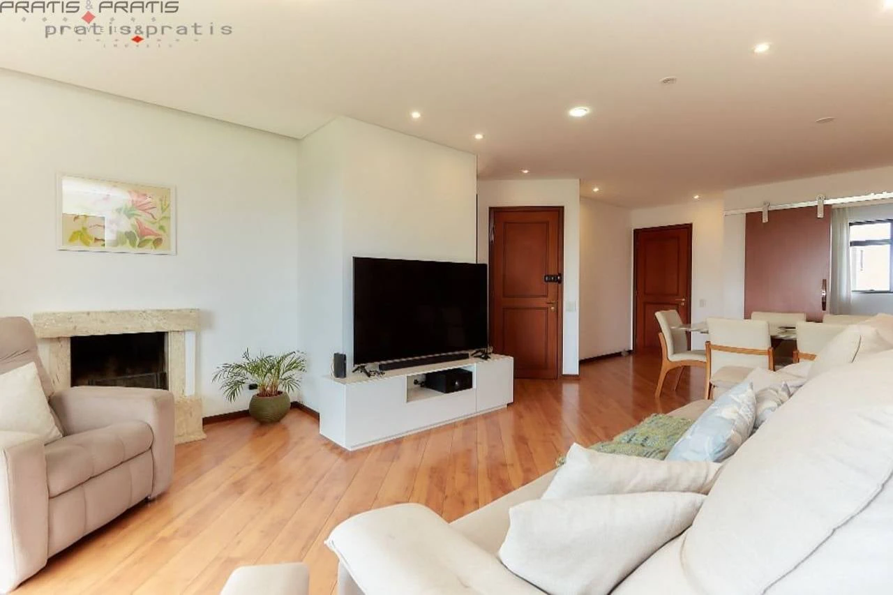 Bathtub in a 3-bedroom apartment, 131 m² — photo 7