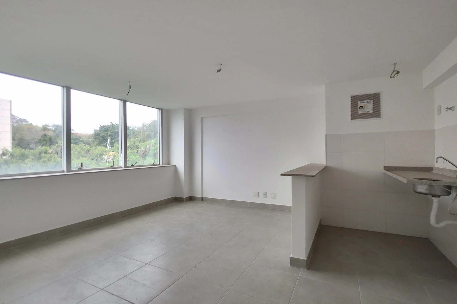 1-bedroom apartment with an open-plan kitchen and parking — photo 13