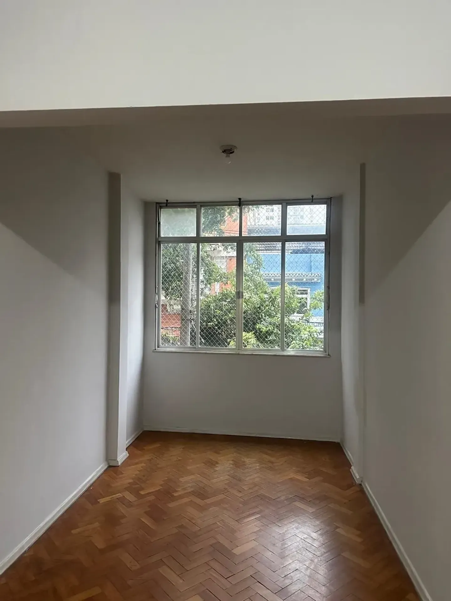 Apartment on the 2nd floor with wood or laminate floors — photo 5