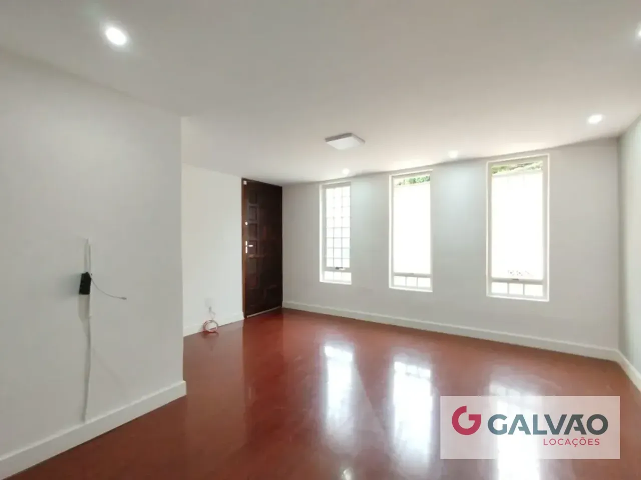 Two-story house with fitted kitchen and 2 parking spots — photo 9