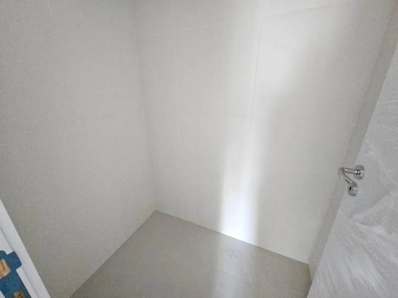Unfurnished apartment with 3 bedrooms and 5 bathrooms — photo 23