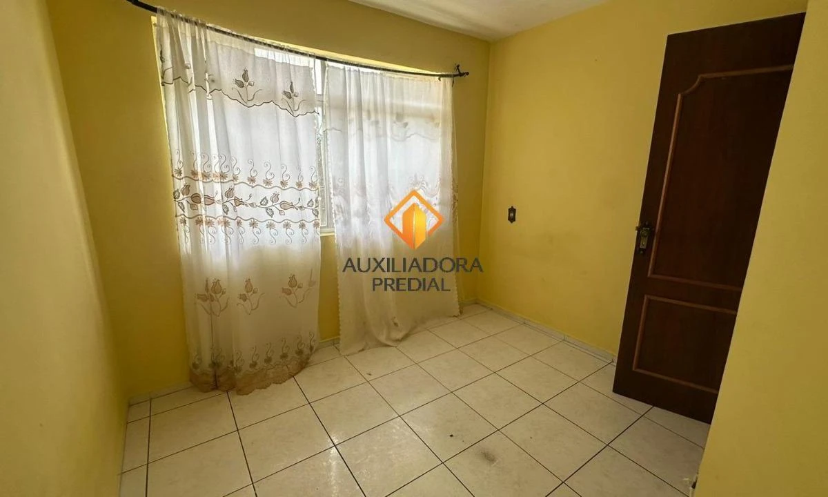Balcony with a grill in a 4-bedroom house, 190 m² — photo 3