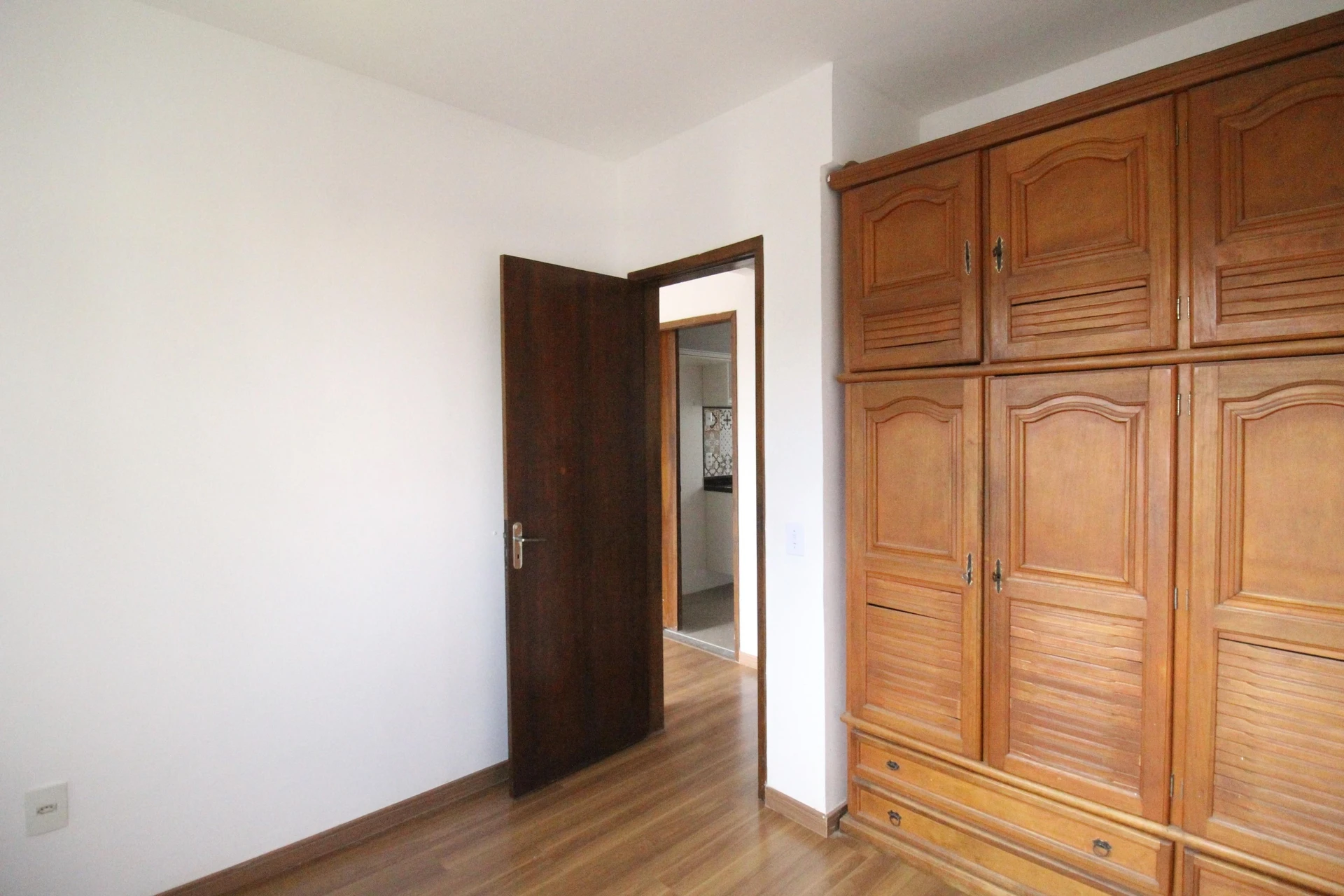 Apartamento sin muebles con 3 dormitorios y jardín privado — photo 4