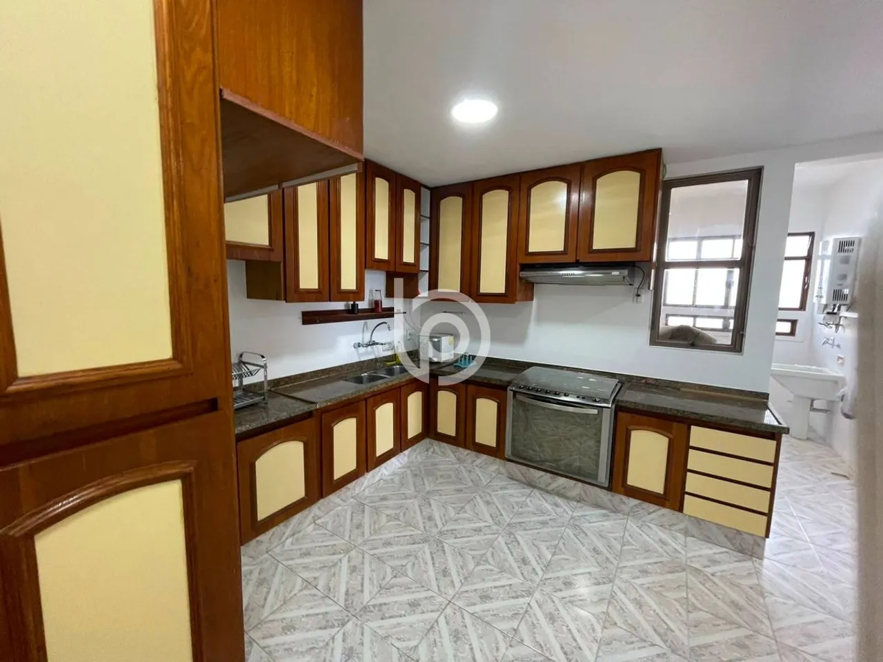 Rental apartment with 4 bedrooms and 4 bathrooms — photo 2
