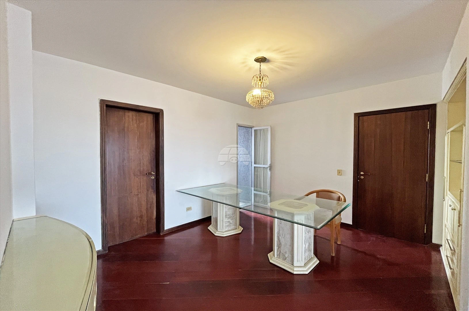 3-bedroom apartment with wood or laminate floors in Curitiba — photo 8