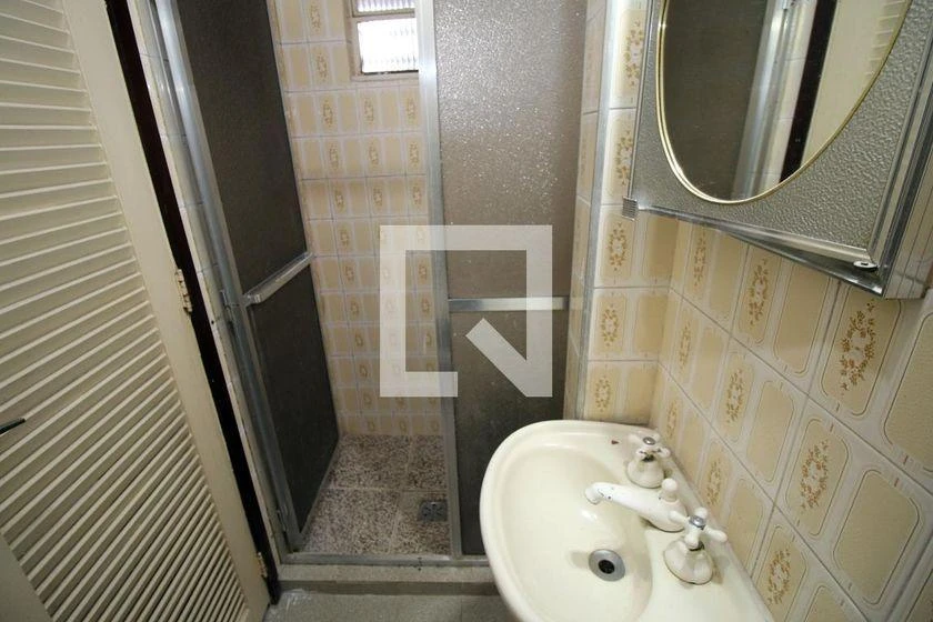 House with 4 bedrooms and 297 m², no parking — photo 37