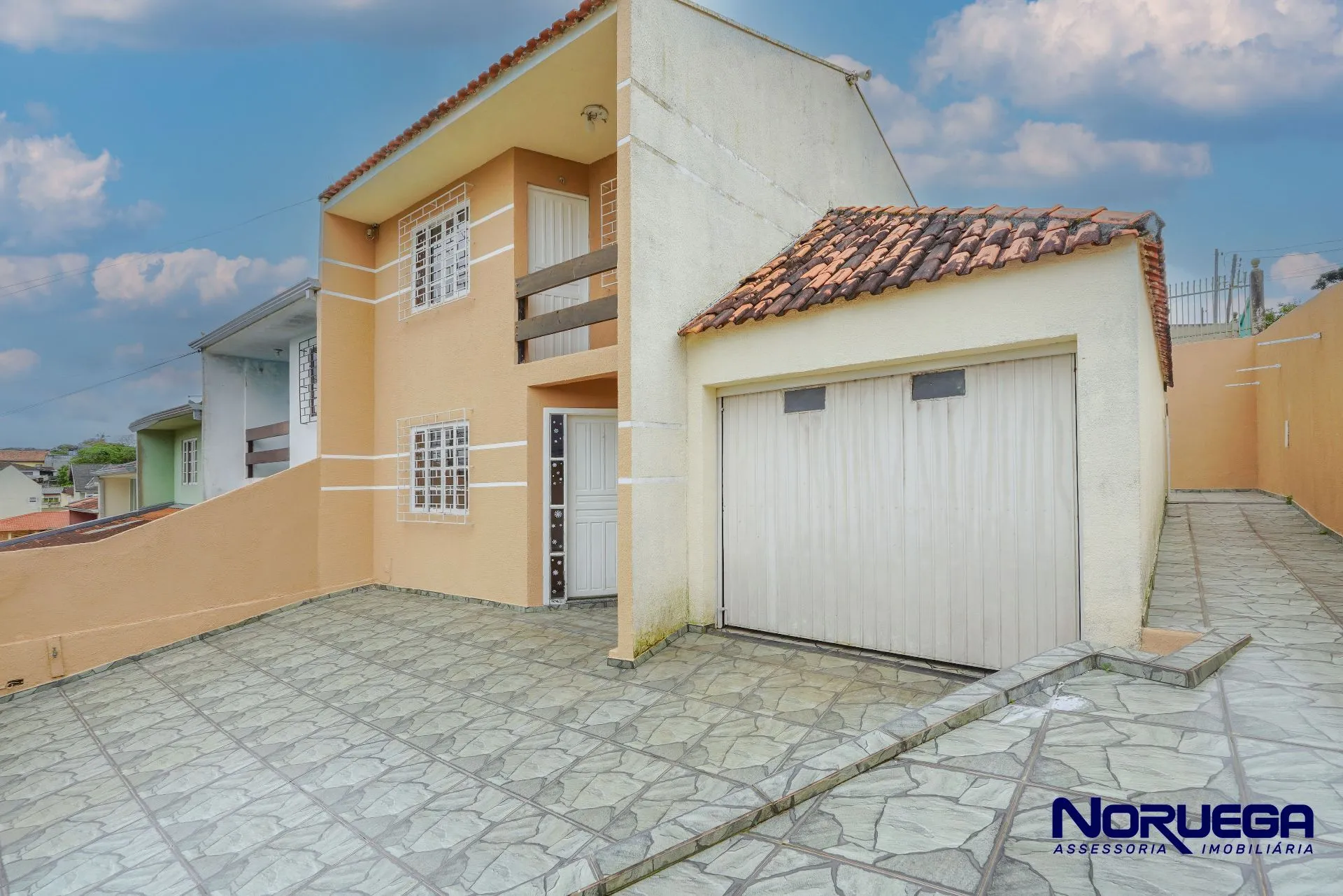 3-bedroom house with a grill on the balcony — photo 25