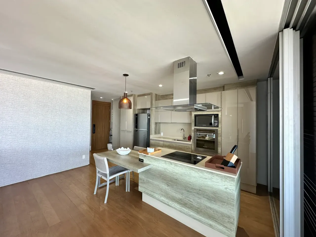 Furnished 1-bedroom apartment with 2 bathrooms and 2 parking — photo 2