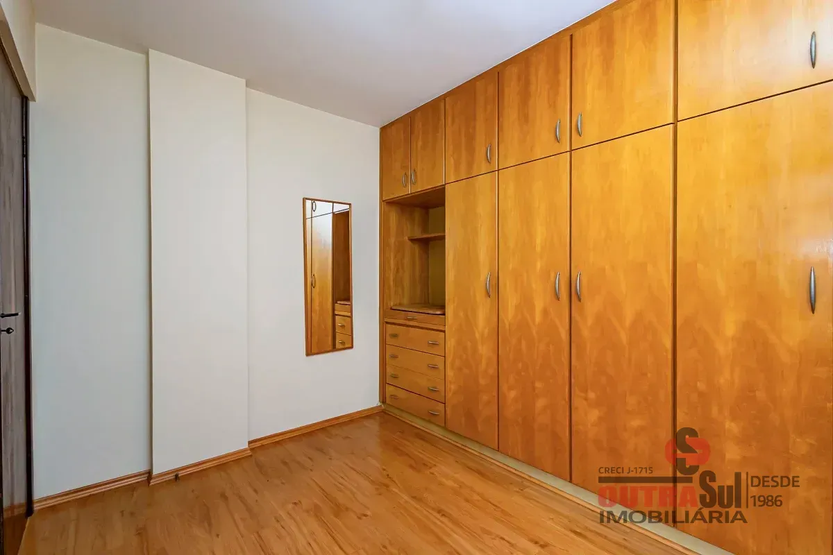 Wood or laminate floors in a 2-bedroom apartment, 41 m² — photo 9