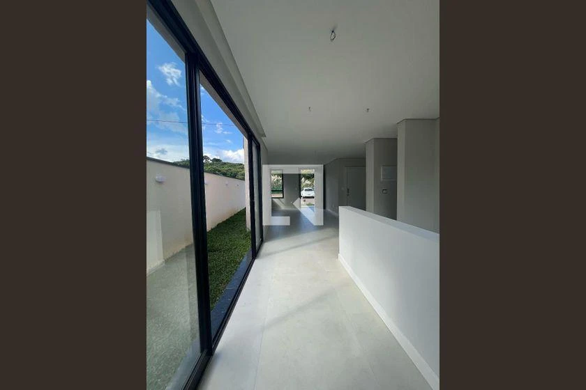 Furnished house, 205 m², with floor-to-ceiling windows — photo 13