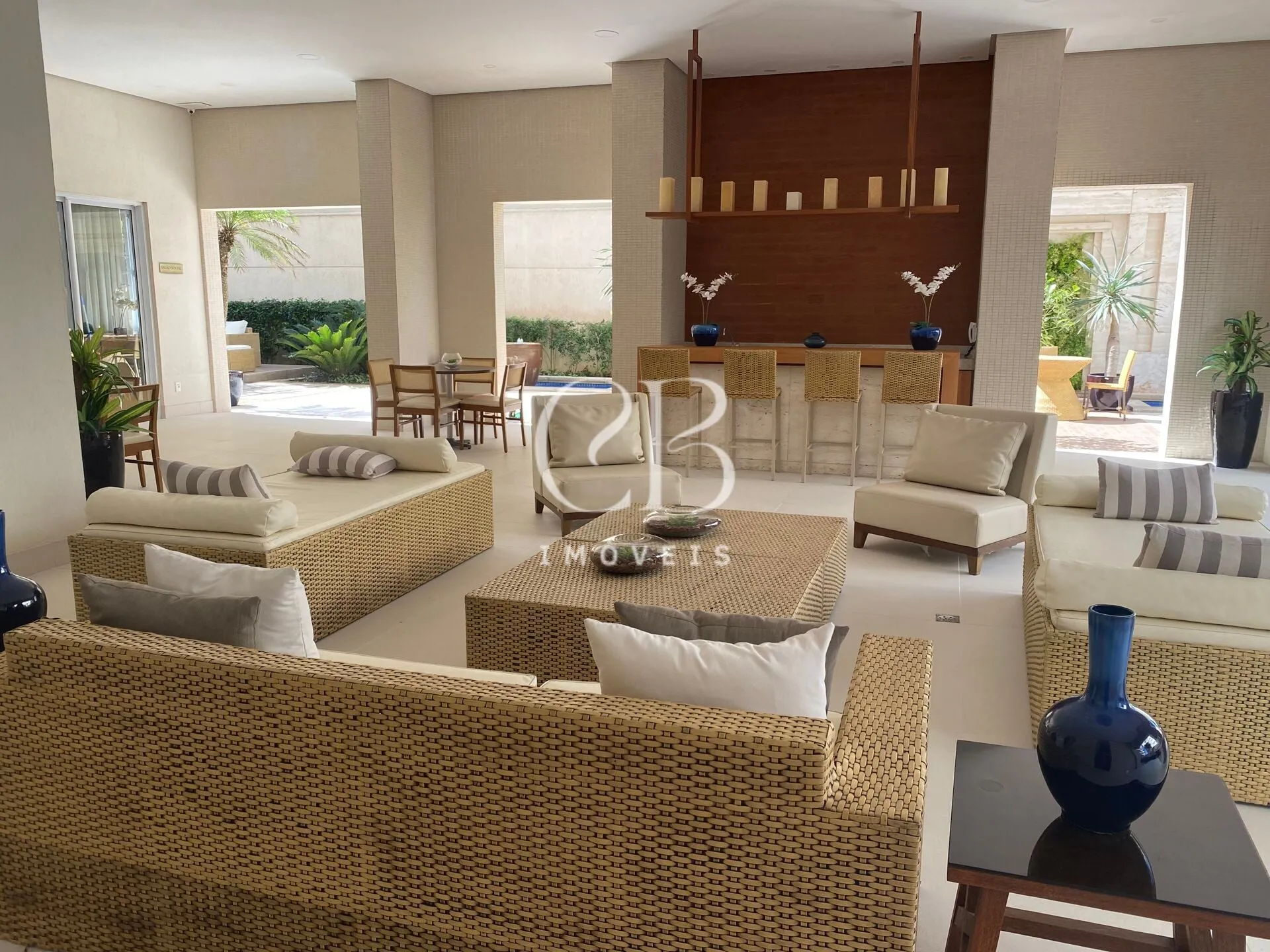 Furnished 2-bedroom apartment with en-suite bathrooms — photo 22