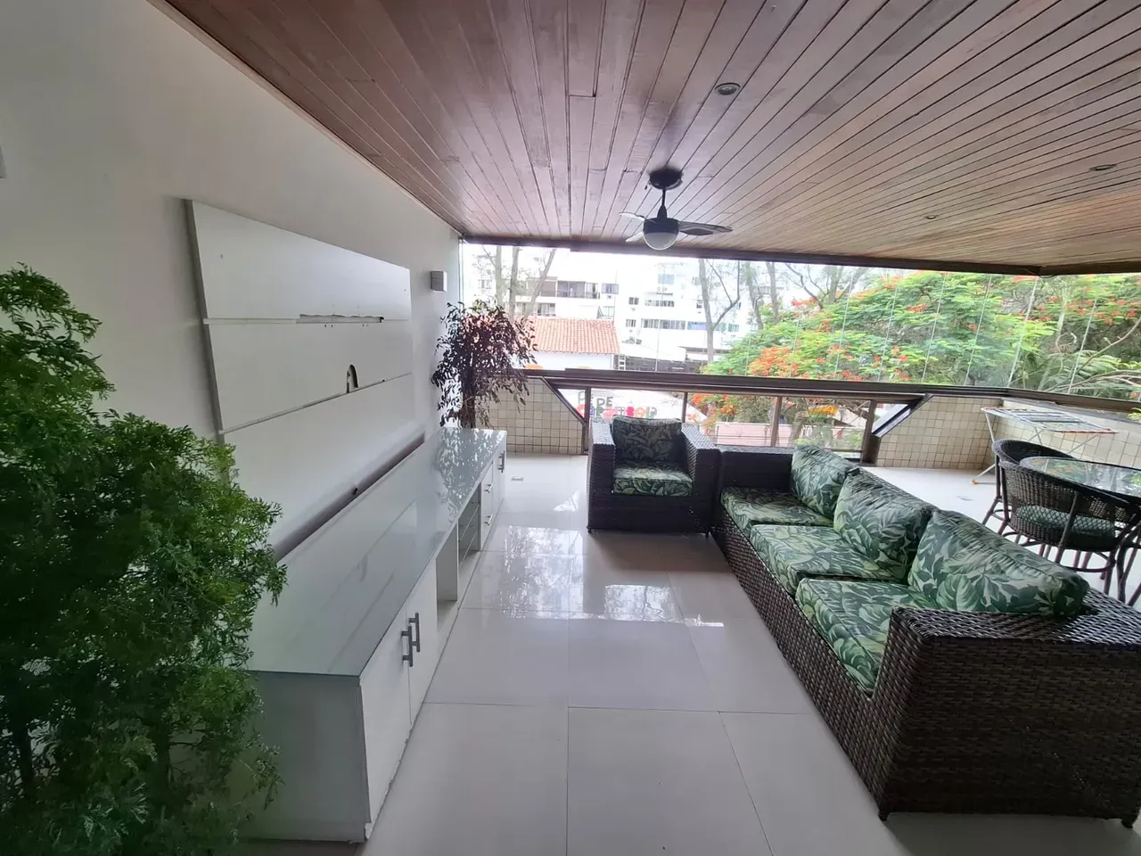 Glass-enclosed balcony in a 2-bedroom apartment, 107 m² — photo 13