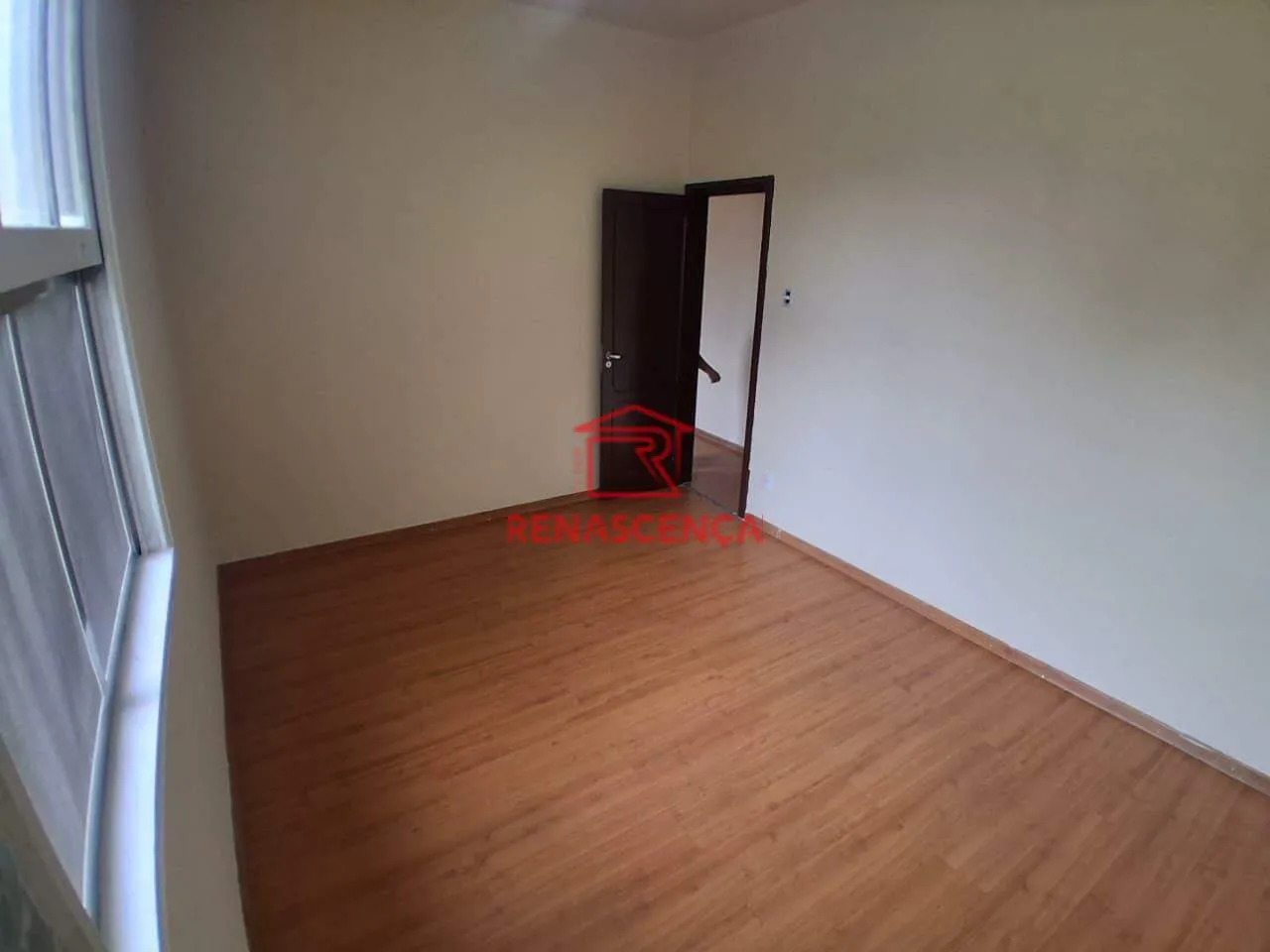 House, 200 m², with wood or laminate floors — photo 19