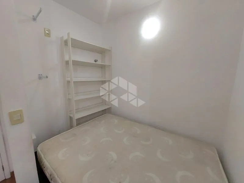 Apartamento tipo kitnet amueblado de 20 m² con cocina abierta — photo 5