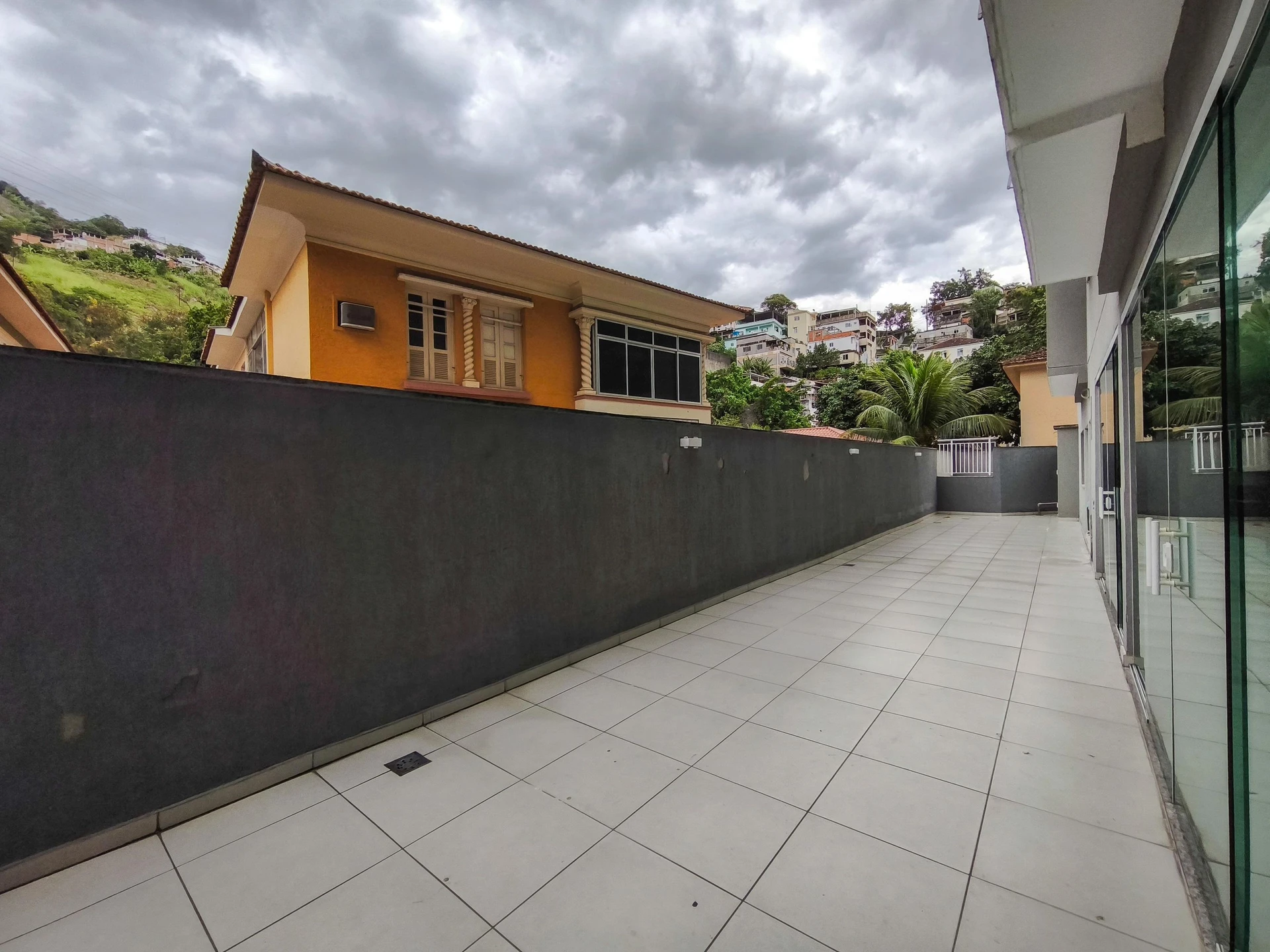 Furnished 2-bedroom apartment with private garden — photo 51