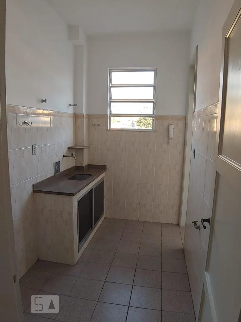 1-bedroom apartment with a closed kitchen and no parking — photo 2