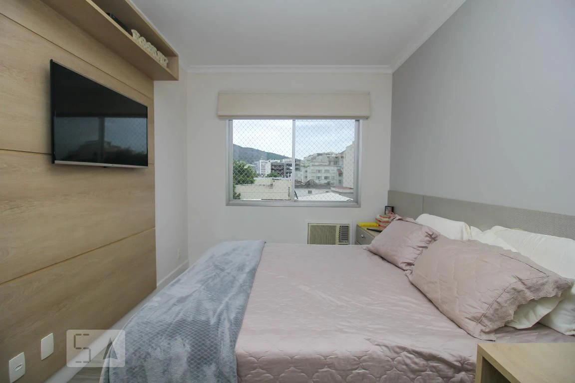 3-bedroom apartment with a glass-enclosed balcony — photo 12