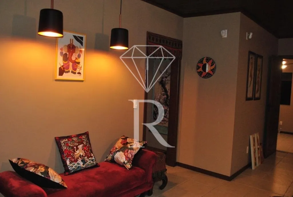 House with 7 en-suite bedrooms and 4 parking spaces — photo 24