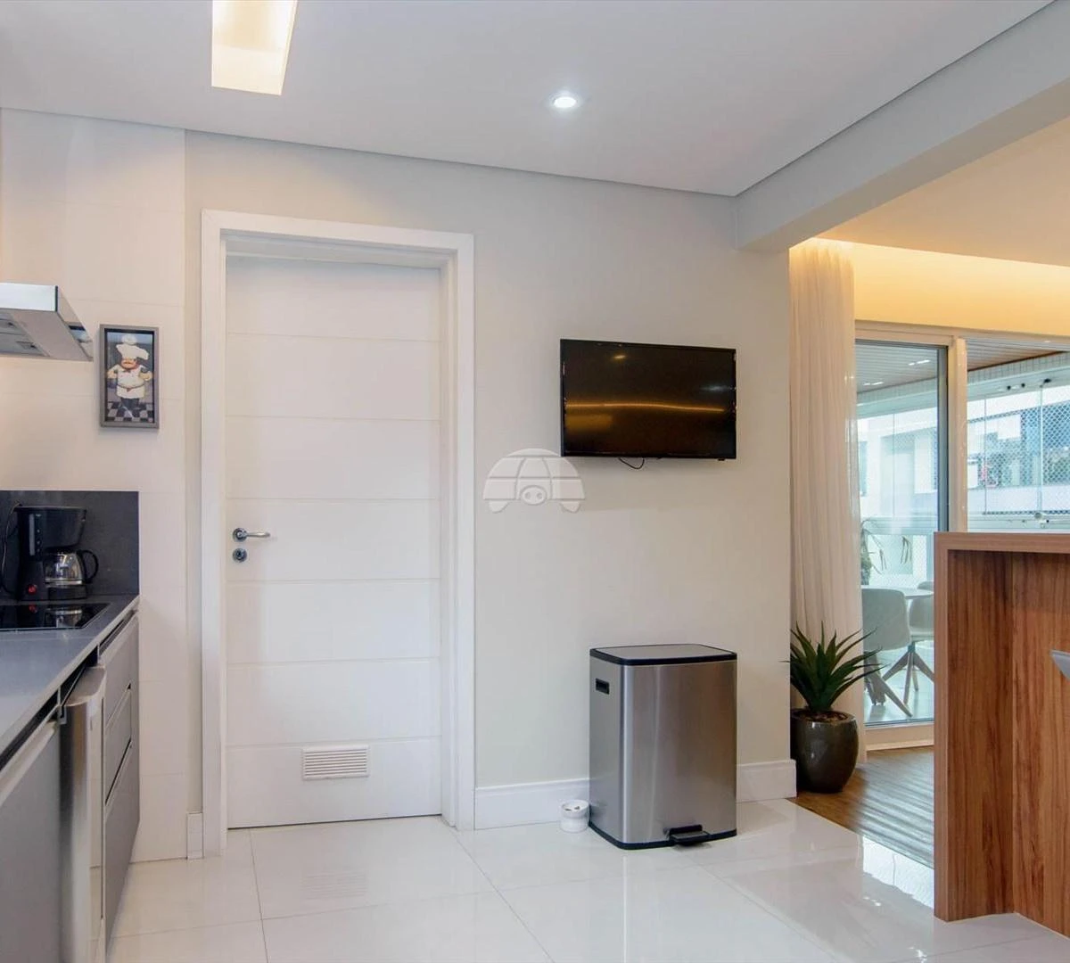 Furnished 3 en-suite apartment with open-plan kitchen — photo 48