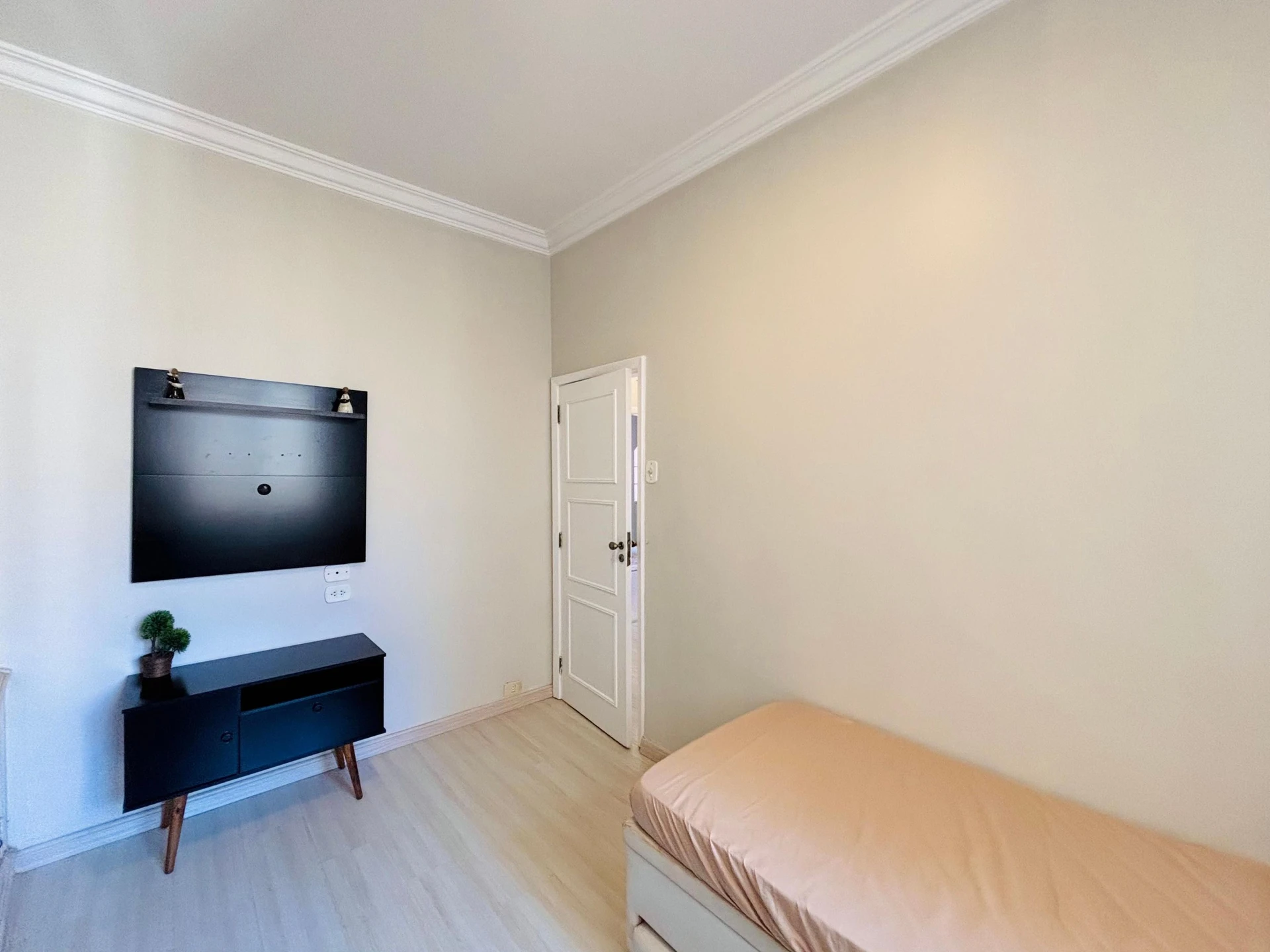 Mountain view in a 3-bedroom apartment, 120 m² — photo 23