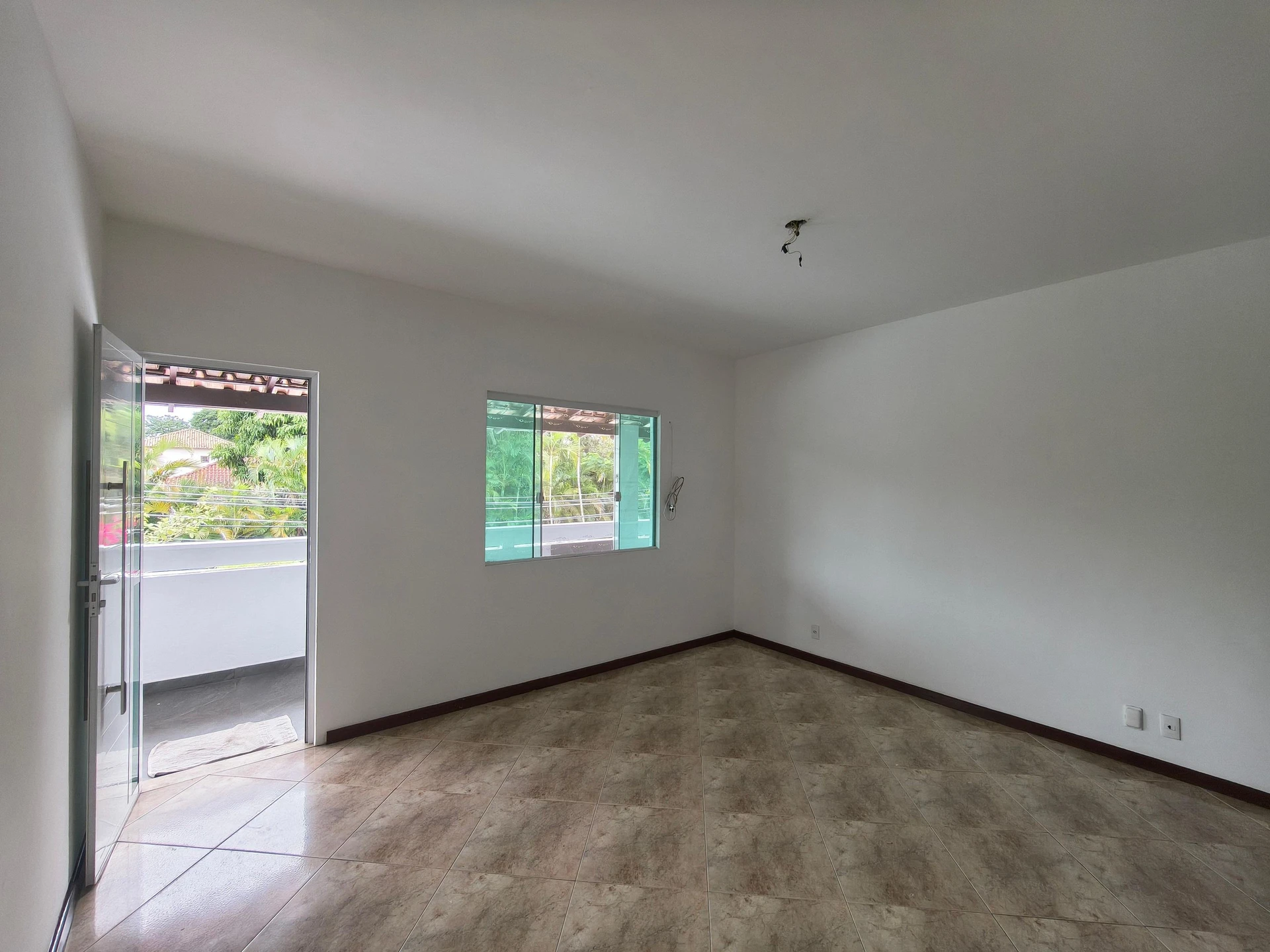 House with 3 bedrooms and an enclosed balcony — photo 10
