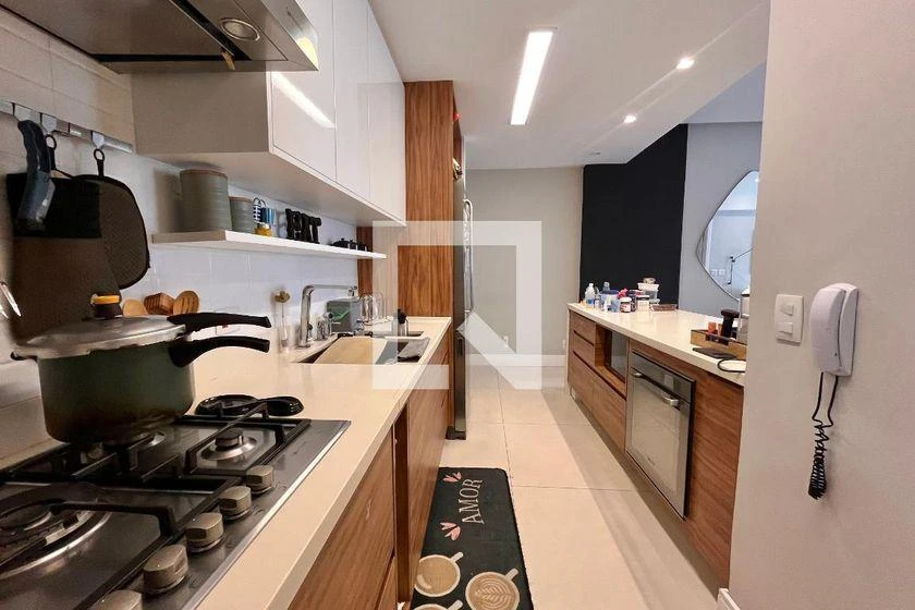 Furnished 3-bedroom apartment with open kitchen — photo 35