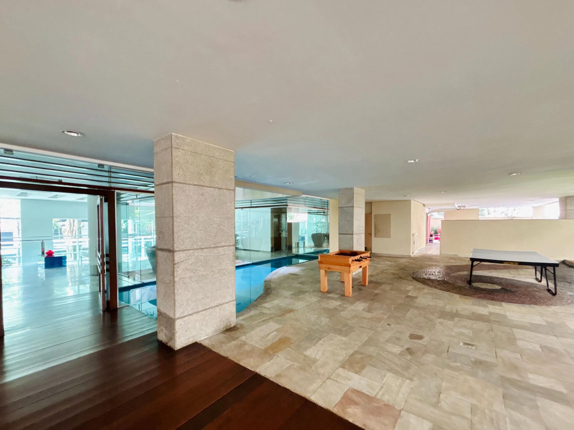 3-bedroom apartment in a building with a sauna — photo 50