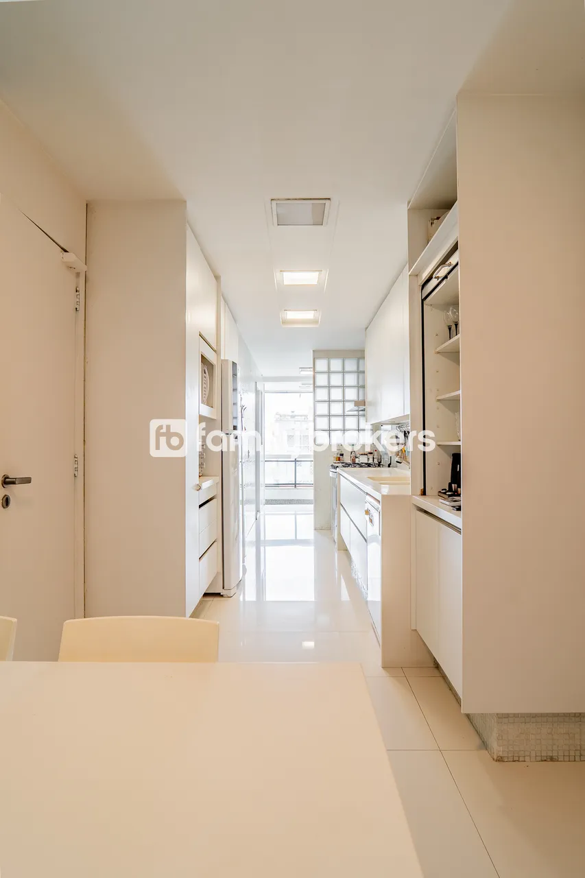 Furnished apartment with 4 bedrooms and a gas kitchen — photo 16