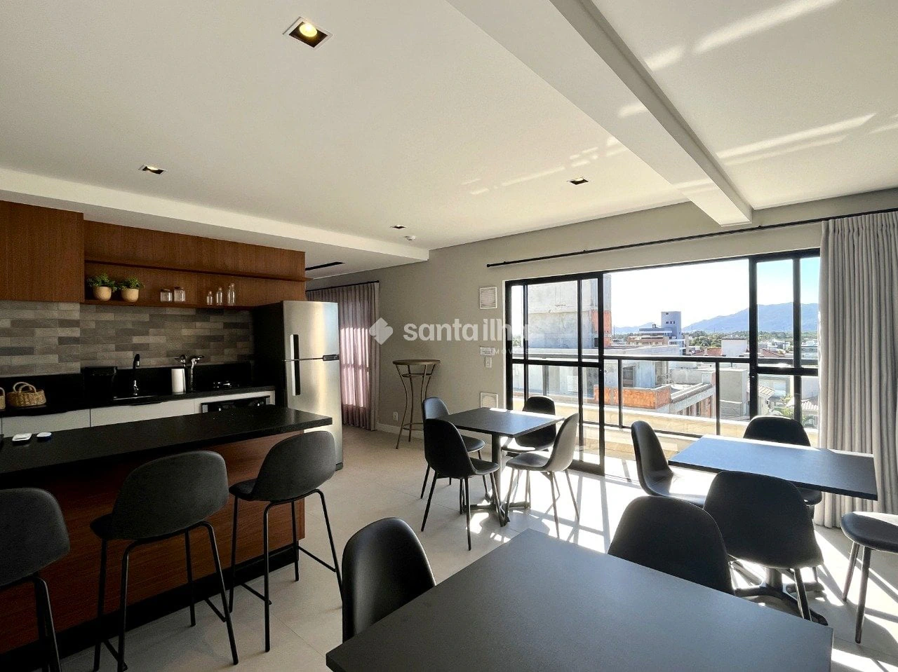 Balcony with a grill in a 2-bedroom apartment, 59 m² — photo 25