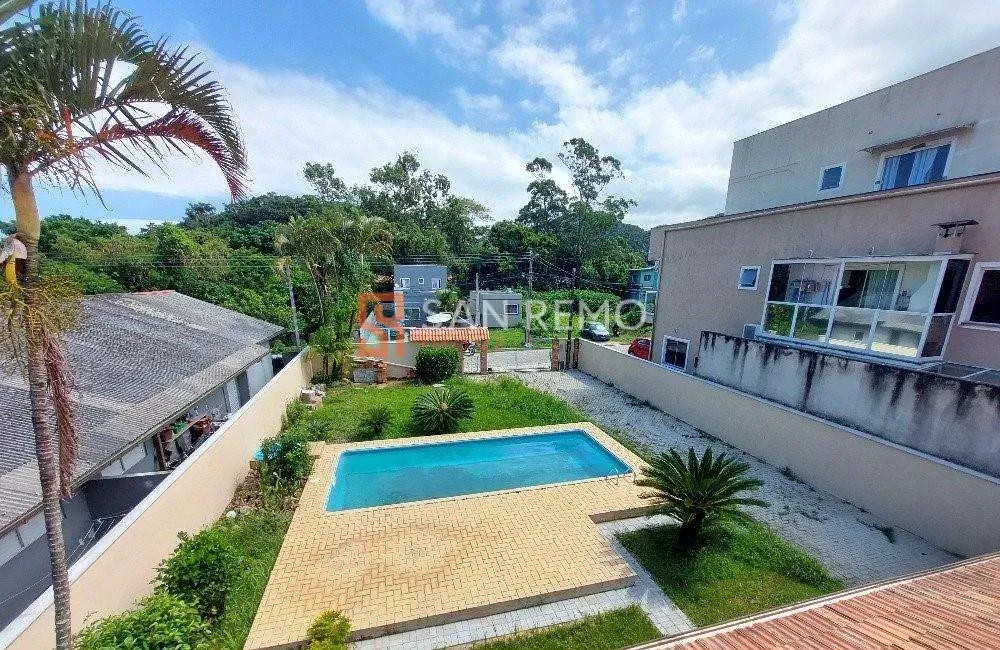 200 m² house with a fireplace and a grill on the balcony — photo 5