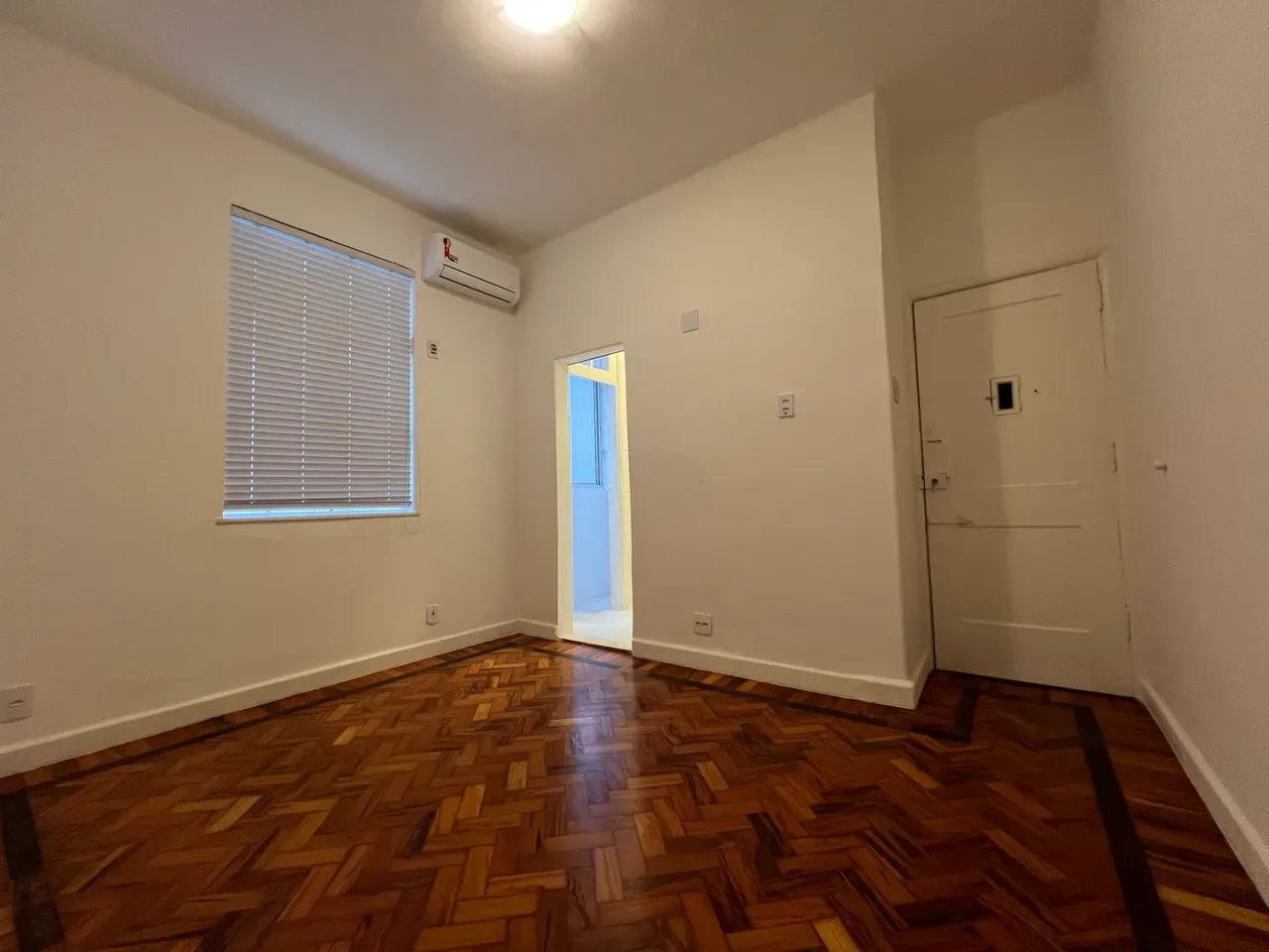 Apartment on the 3rd floor with wood or laminate floors — photo 2