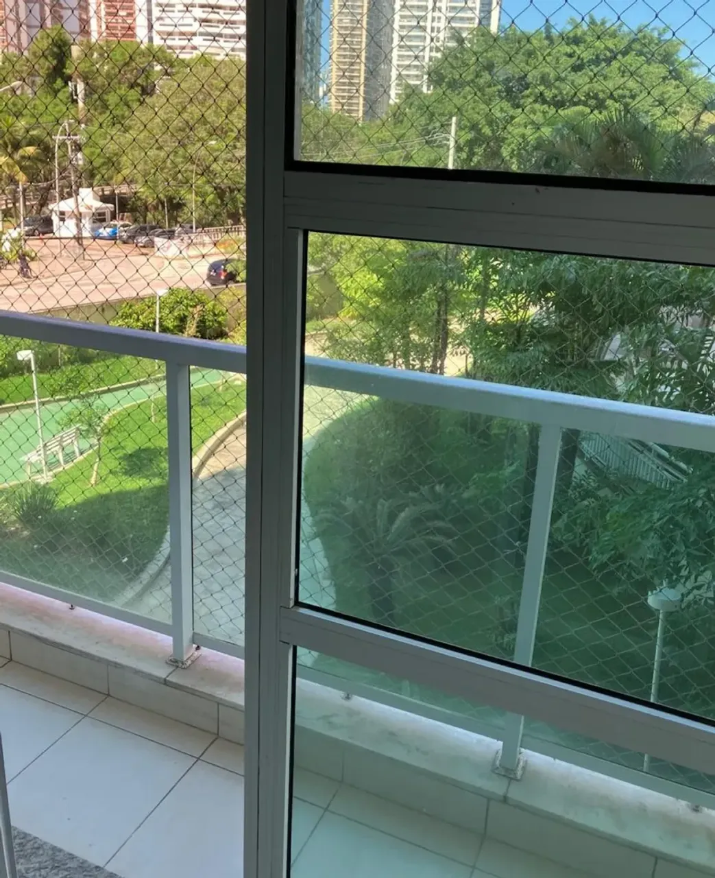 Apartamento com 2 quartos e cozinha separada com fogão — photo 19