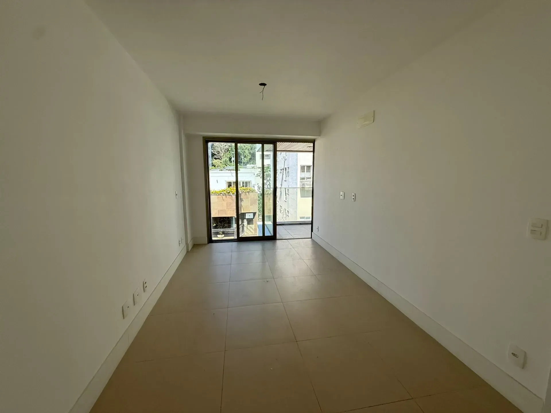 Apartment with balcony, 3 bedrooms and 2 parking spots — photo 12
