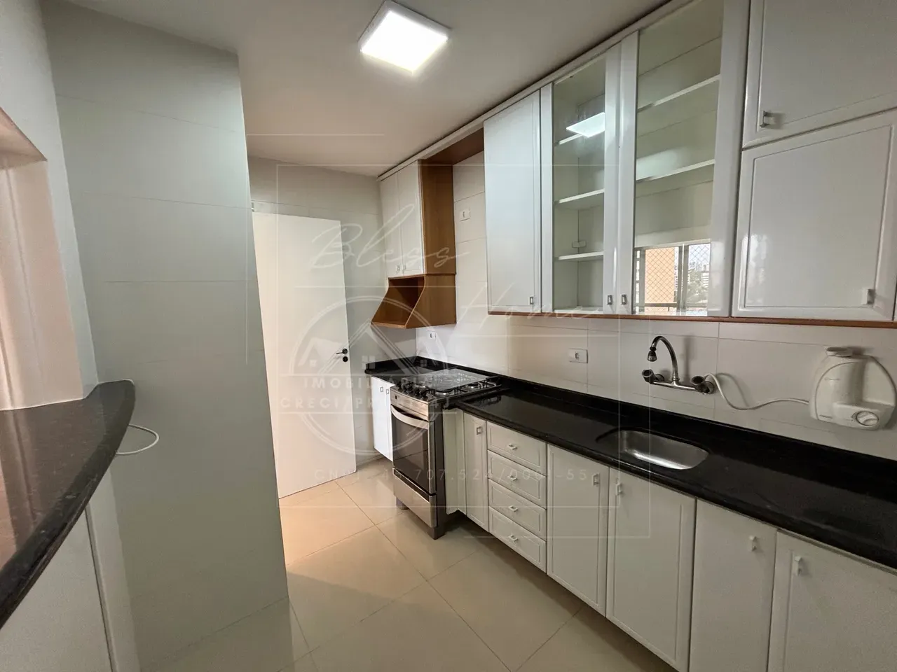 3-bedroom apartment with a closed kitchen and 2 bathrooms — photo 33
