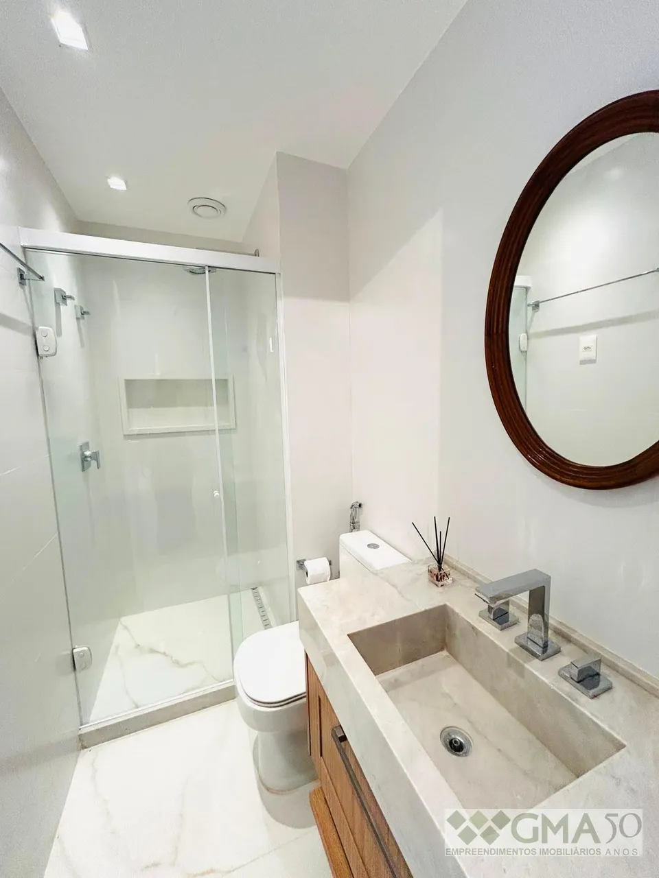 Unfurnished 1-bedroom apartment with open-plan kitchen — photo 14
