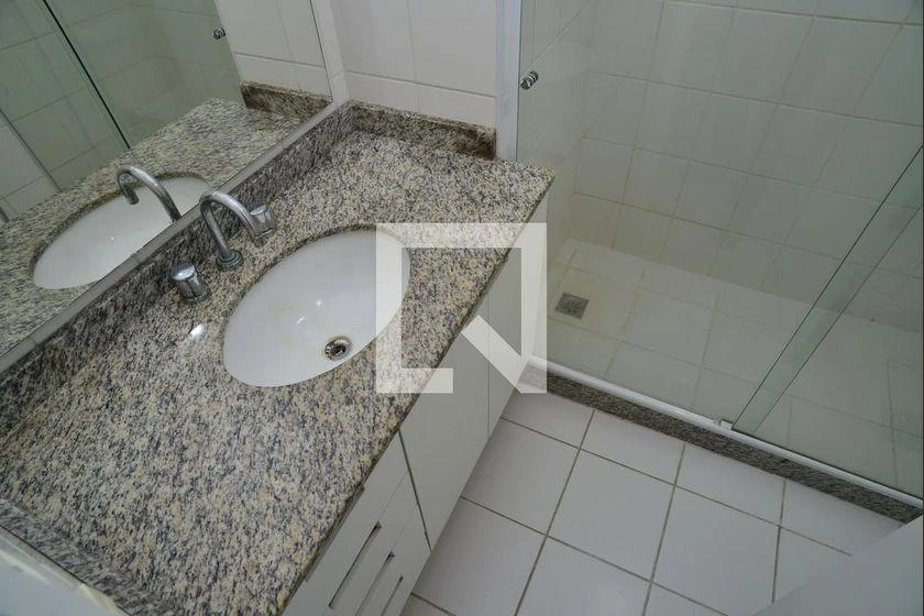 3-bedroom apartment in a building with a gym — photo 17
