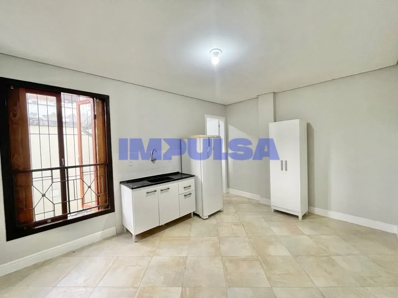 Studio with 1 bedroom en suite and 1 bathroom no parking — photo 3